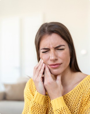 girl with toothache